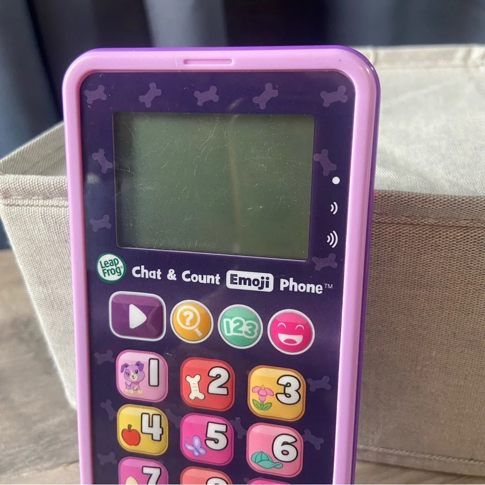 Leap Frog Chat and Count Emoji Phone Purple, Pretend Play,‎ Numbers, Music